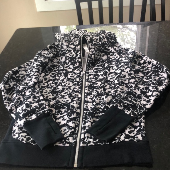 Lululemon zip up like new! - Picture 2 of 10